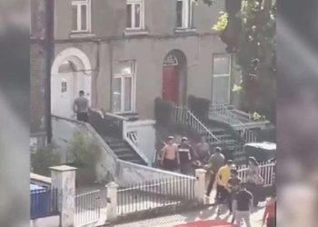 İrlanda’daki mülteciler, yurttaşların konutlarına saldırdı