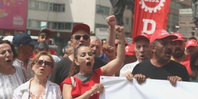 İşçi artırımlara karşı sokağa indi: Geçinemiyoruz