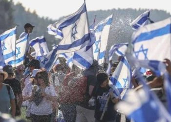 İsrail’de binlerce muhalif yargı düzenlemesine karşı yürüyor