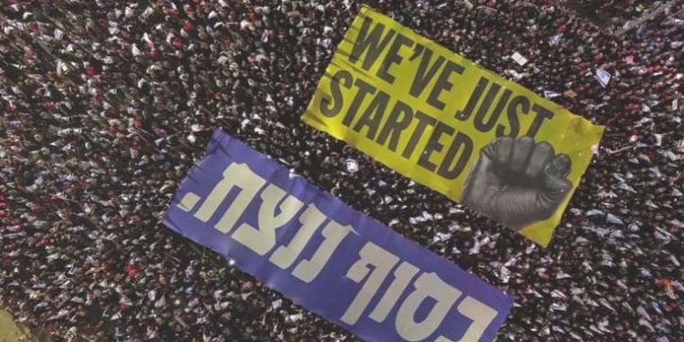 İsrail’de yargı ıslahatına onaya rağmen meydanları bırakmayan on binlerden bildiri: Daha yeni başlıyoruz