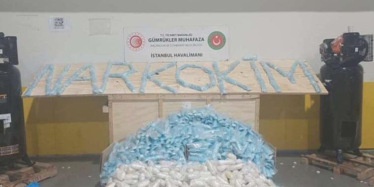 İstanbul Havalimanı’nda 427 kilo metamfetamin yakalandı!