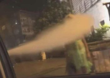 İstanbul’da nahoş olay: Bayanlara yangın tüpü sıkarak saldırdılar