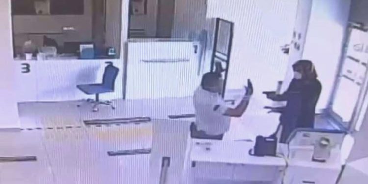 İstanbul’da sinema üzere olay… Annesinin kıyafetleriyle banka soydu!