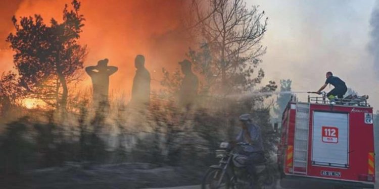 İzmir Kınık’ta orman yangını: 3 mahalle önlem gayeli boşaltıldı