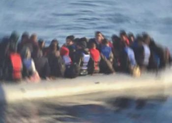 İzmir’de geri itilen 61 sistemsiz göçmen kurtarıldı