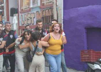 İzmir’de Suruç’u anmak isteyenlere polisten sert müdahale! 13 gözaltı