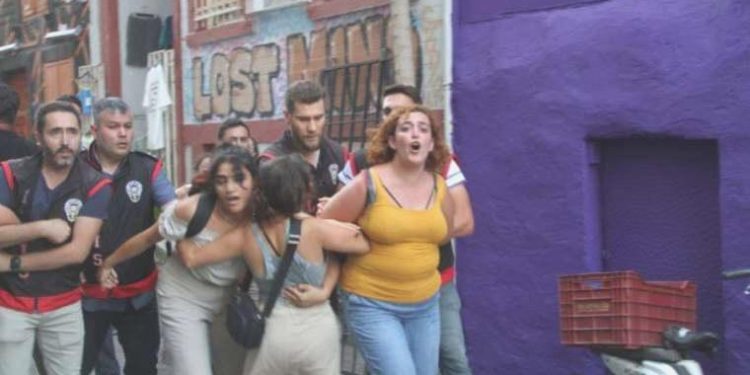 İzmir’de Suruç’u anmak isteyenlere polisten sert müdahale! 13 gözaltı