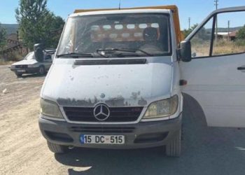 Kamyonetten düşen 3 yaşındaki çocuk hayatını kaybetti