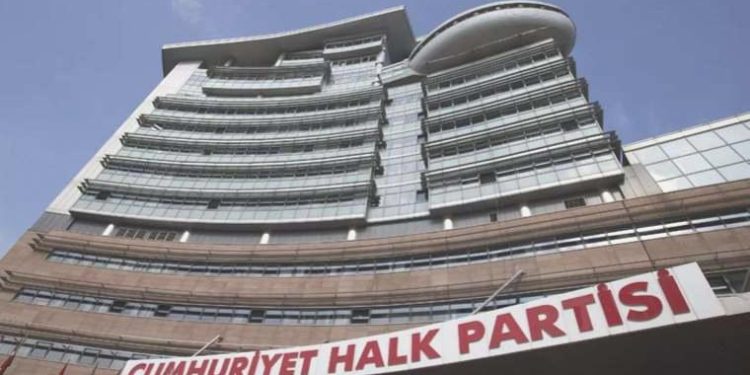 Kavgasız lakin gergin: CHP’deki kritik PM toplantısı 12 saat sürdü, tüm tartışmalar masaya yatırıldı