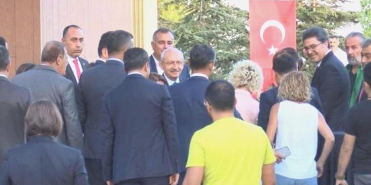 Kılıçdaroğlu, vekillerle Ankara’da bir ortaya geldi: Özgür Özel ayrıntısı dikkat çekti