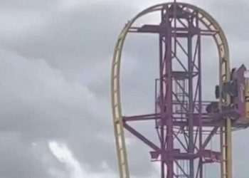 Lunaparkta sürat treni arızalandı: Havada mahsur kaldılar