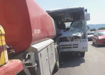 Maden emekçilerini taşıyan servis akaryakıt tankeriyle çarpıştı: 16 yaralı!