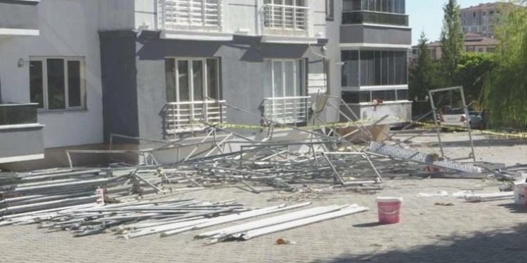 Malatya’da inşaat iskelesi çöktü: 3 personel ağır yaralındı