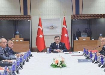 Meclis’te reddedilmişti: Ekonomiyi Saray’ın atadıklarıyla konuşacaklar