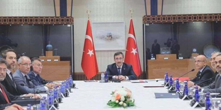 Meclis’te reddedilmişti: Ekonomiyi Saray’ın atadıklarıyla konuşacaklar