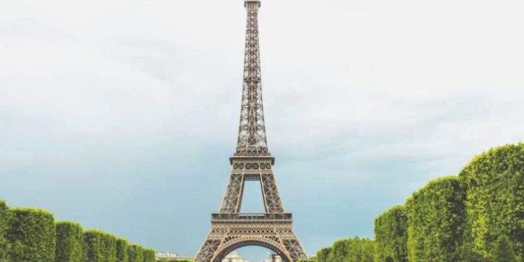 Meksikalı bayan turist, Eyfel Kulesi’nin yakınında cinsel istismara uğradı