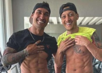 Mesut Özil’in yeni dövmesi Almanya’da reaksiyona neden oldu