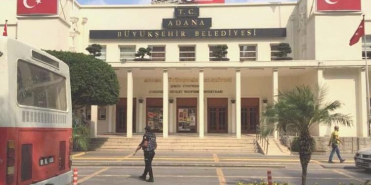 MHP’li vilayet liderinin ‘durak’ çıkışına Adana Büyükşehir Belediyesi’nden cevap: Karayolları bitirirse…