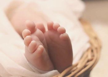 Misafirliğe gittiği ablasının 1 haftalık torununu kaçırdı