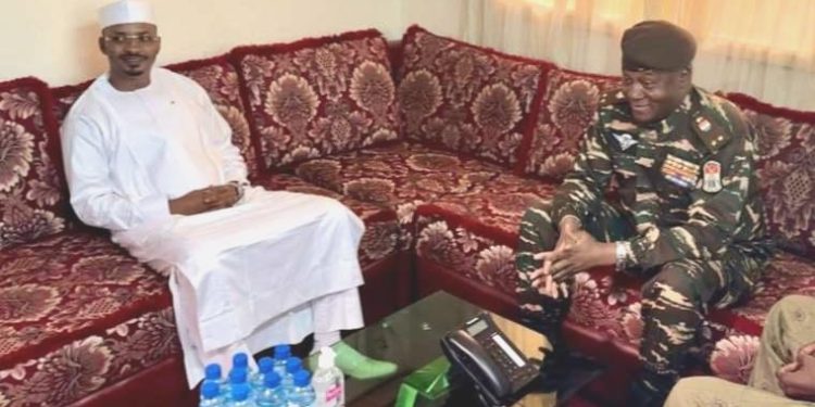 Nijer Cumhurbaşkanı Bazum darbeden sonra birinci sefer görüntülendi