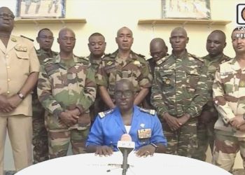 Nijer’de asker idareye el koydu