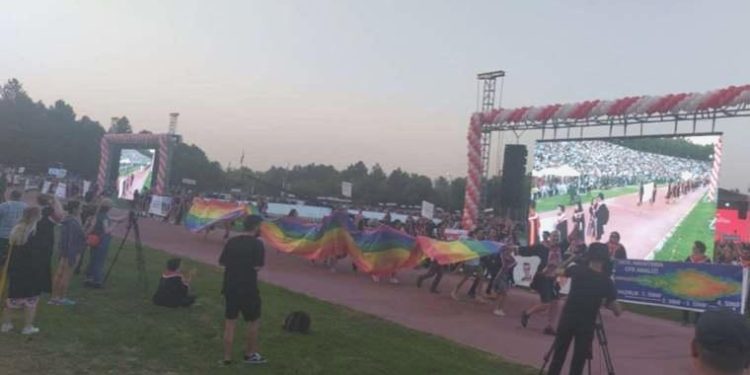 ODTÜ mezuniyetinde engellemelere karşın pankartlar açıldı: O anlar alkış aldı…