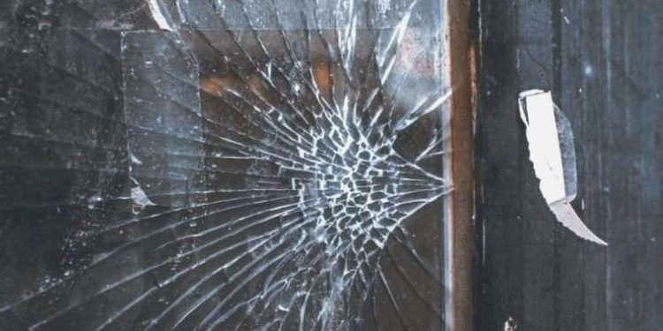 Olağan camdan 10 kat daha sağlam yeni bir cam geliştirildi