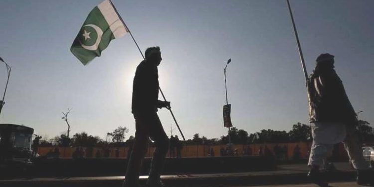 Pakistan’dan Hindistan’a Keşmir cevabı: Ülkemizi savunmaya hazırız