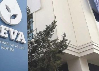 Parti merkezine ağır suçlamalar yöneltti: DEVA Partisi’nde üst seviye istifa!