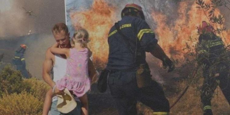 Rodos alevler içinde: Tahliye edilenlerin sayısı 19 bini aştı