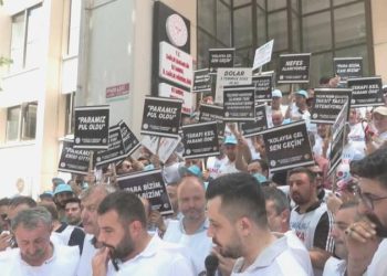 Sağlıkçılardan İstanbul Vilayet Sıhhat Müdürlüğü önünde hareket