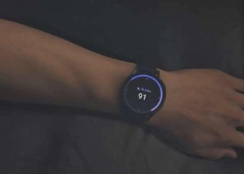 Samsung yeni akıllı saatini tanıttı