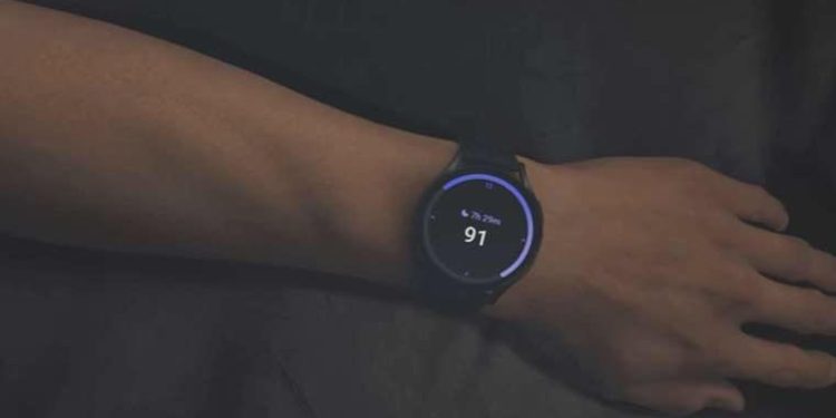 Samsung yeni akıllı saatini tanıttı