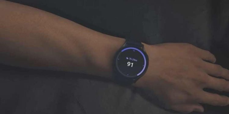 Samsung yeni akıllı saatini tanıttı