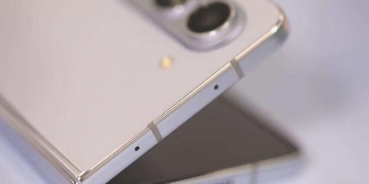 Samsung yeni katlanabilir dev ekranlı telefonu: Samsung Galaxy Z Fold 5