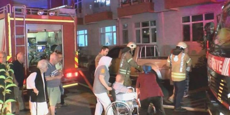 Sarıyer İzzet Baysal Huzurevi’nde yangın paniği: 1 kişi dumandan etkilendi