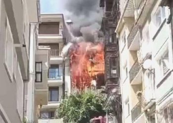 Sarıyer’de yangın paniği… Ahşap binada başladı, 4 katlı binaya sıçradı!