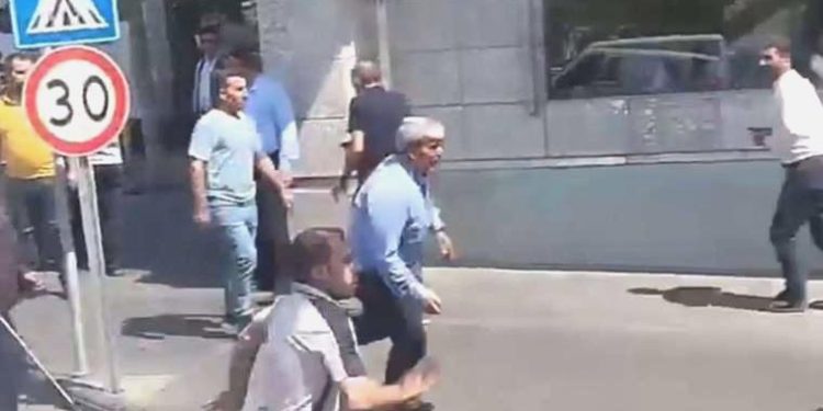 Siirt’te taşlı, sopalı ve bıçaklı arbede: 3 yaralı