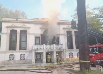 Son dakika… Beşiktaş Yıldız Parkı’nda bulunan Çadır Köşkü’nde yangın!