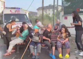 Son dakika… Beylikdüzü’nde yaşlı bakımevinde yangın: İçerde mahsur kalanlar var