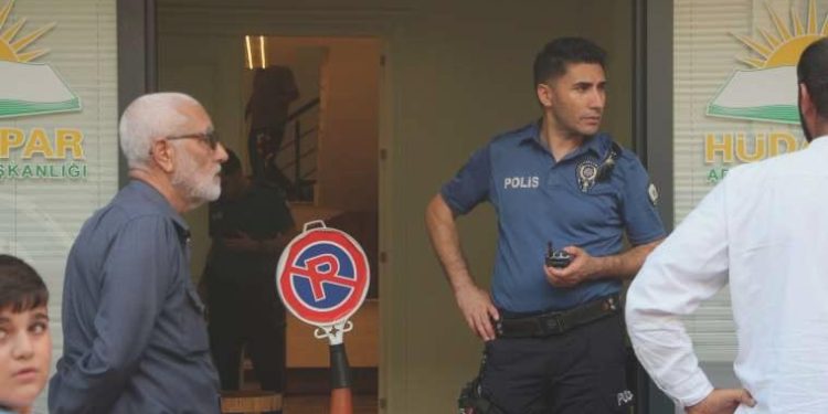 Son dakika… HÜDA PAR vilayet sekreterini öldürüp, vilayet liderini ağır yaralayan kuşkulu tutuklandı