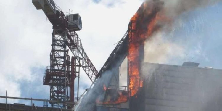 Son Dakika: İstanbul Ataşehir’de 17 katlı binada yangın!