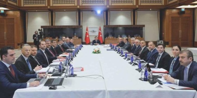 Son dakika… Saray’daki iktisat tepesinin akabinde açıklama