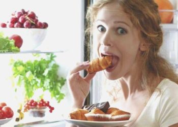 Stresliyken daha çok yiyoruz