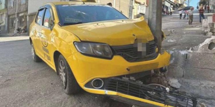 Taksi yayaların ortasına daldı: 3’ü ağır, 5 yaralı