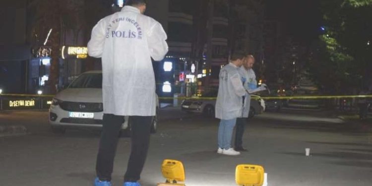 Tatlıcı önünde kan aktı: Husumetli küme ortasında silahlı kavga!