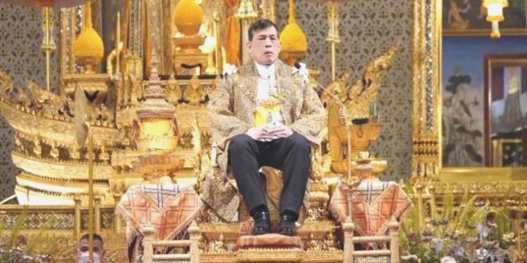 Tayland Hükümdarı’nın doğum günü ülke genelinde kutlandı