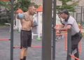 Tişörtsüz spor yapan erkekler güvenliğe şikayet edildi: ‘Canın mı çekiyor birader bizi?’