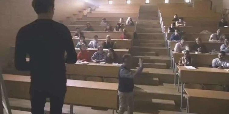 TRT’nin platformu Tabii’de yayımlanan Koyu Beyaz’da ‘Arapça güzellemesi’