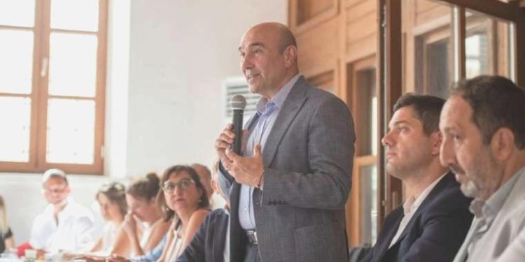 Tunç Soyer: İzmirlinin cezalandırmasına razı değiliz